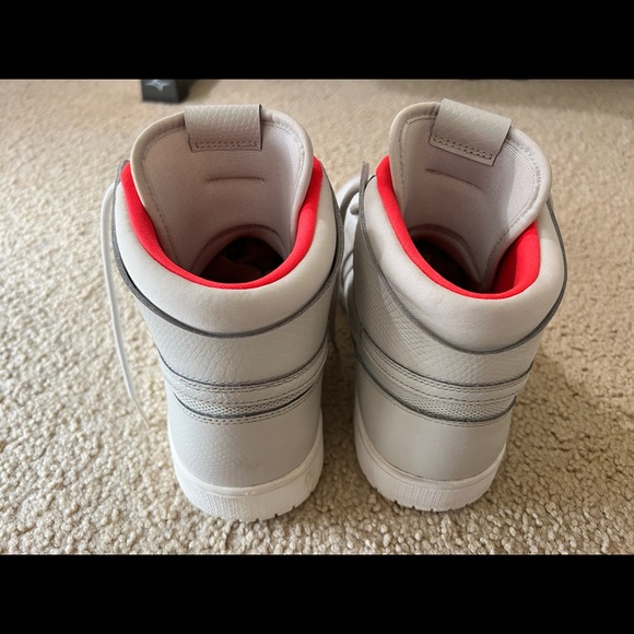 Jordans 1 size 12 - Picture 4 of 9